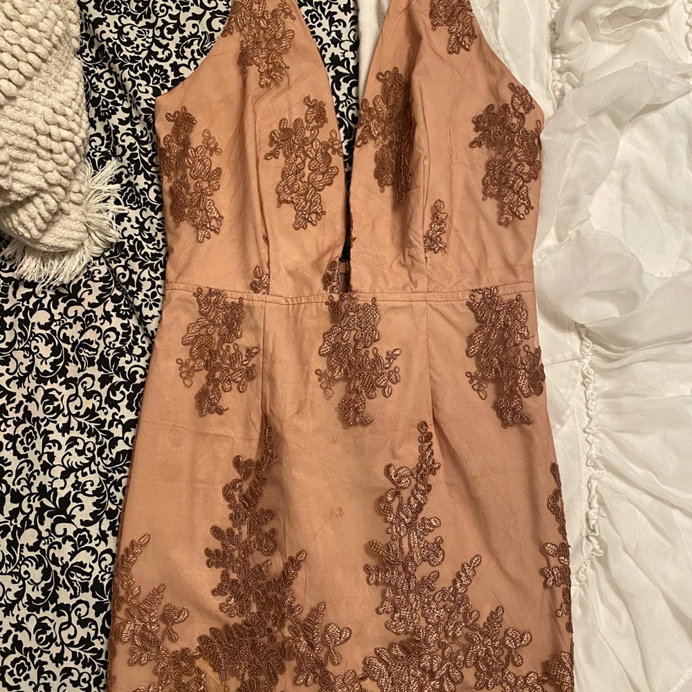 Lulu’s mauve laced XS formal dress